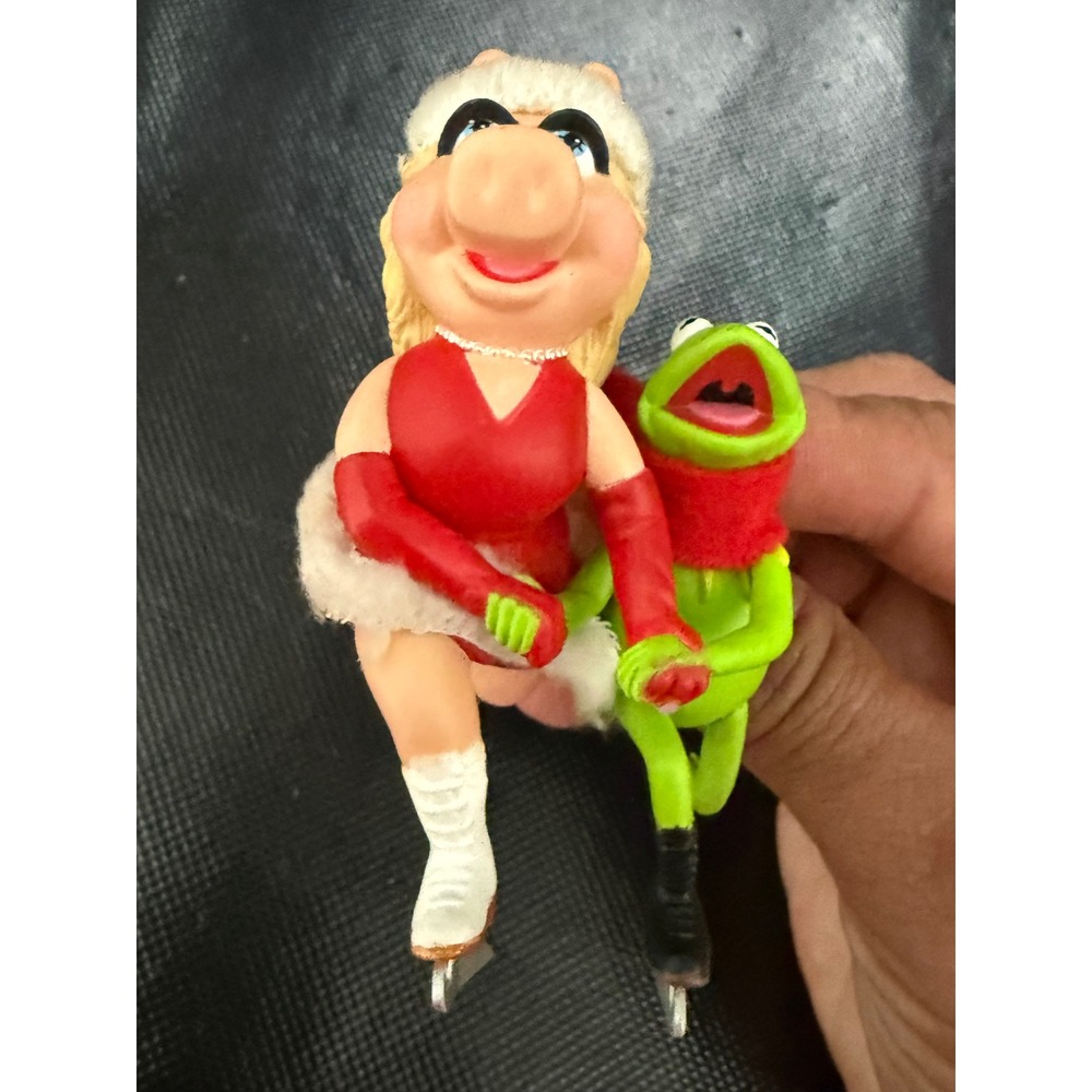 Vintage Hallmark Kermit and Miss Piggy Ice Skating Christmas Ornament Muppets - Picture 5 of 5